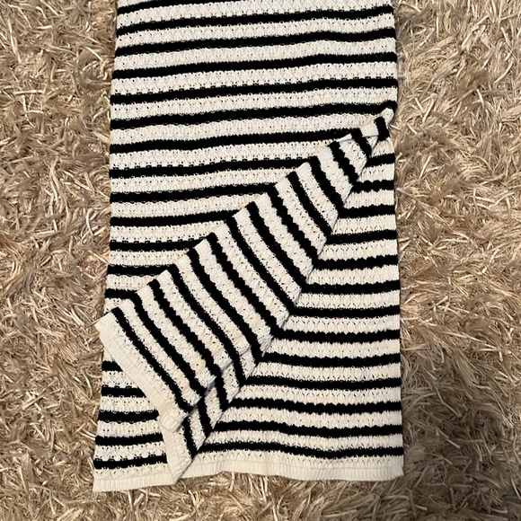 Crochet black-and-white dress - Picture 8 of 9